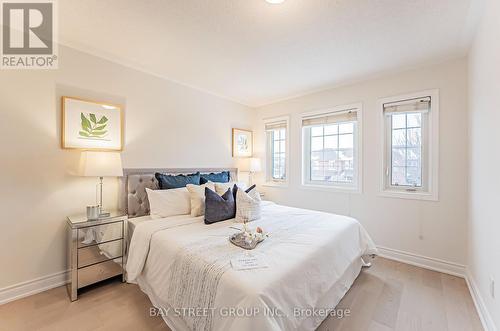 2092 Golden Orchard Trail, Oakville, ON - Indoor Photo Showing Bedroom