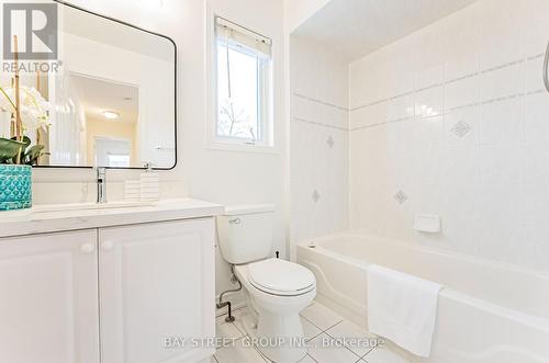 2092 Golden Orchard Trail, Oakville, ON - Indoor Photo Showing Bathroom