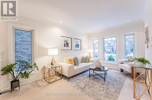 2092 Golden Orchard Trail, Oakville, ON - Indoor Photo Showing Living Room