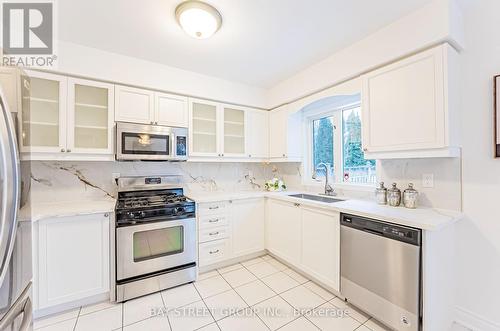 2092 Golden Orchard Trail, Oakville, ON - Indoor Photo Showing Kitchen