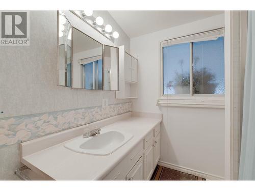 215 Holbrook Road E Lot# 16, Kelowna, BC - Indoor Photo Showing Bathroom