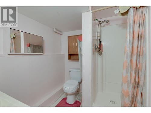 215 Holbrook Road E Lot# 16, Kelowna, BC - Indoor Photo Showing Bathroom