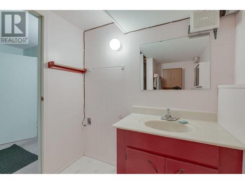 215 Holbrook Road E Lot# 16, Kelowna, BC - Indoor Photo Showing Bathroom