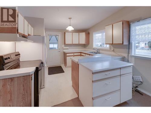 215 Holbrook Road E Lot# 16, Kelowna, BC - Indoor Photo Showing Kitchen With Double Sink