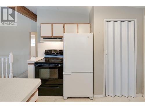 215 Holbrook Road E Lot# 16, Kelowna, BC - Indoor Photo Showing Kitchen