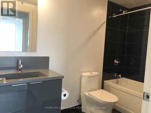 3301 - 238 Simcoe Street, Toronto, ON - Indoor Photo Showing Bathroom