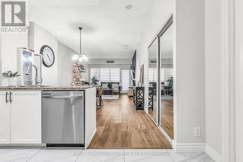 315 - 83 Woodbridge Avenue, Vaughan, ON - Indoor Photo Showing Kitchen With Upgraded Kitchen