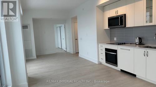 607 - 181 Sheppard Avenue E, Toronto, ON - Indoor Photo Showing Kitchen