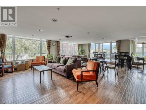 75 Martin Street Unit# 406, Penticton, BC - Indoor Photo Showing Living Room