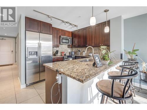 75 Martin Street Unit# 406, Penticton, BC - Indoor Photo Showing Kitchen With Upgraded Kitchen