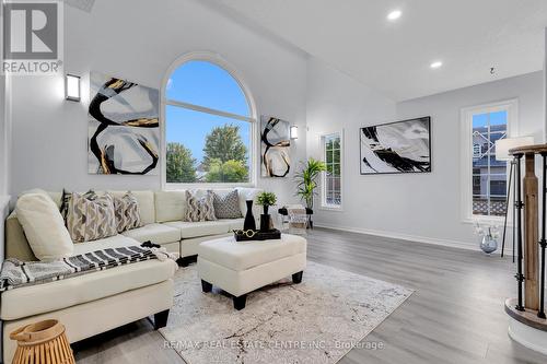 513 Britannia Avenue, Oshawa, ON - Indoor Photo Showing Living Room