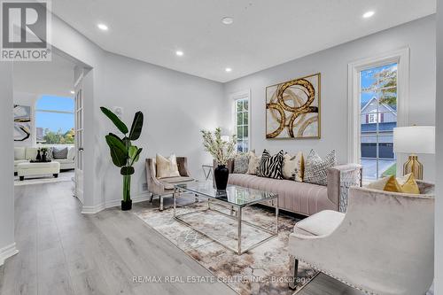 513 Britannia Avenue, Oshawa, ON - Indoor Photo Showing Living Room