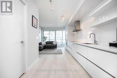 2806 - 2221 Yonge Street, Toronto, ON - Indoor Photo Showing Kitchen