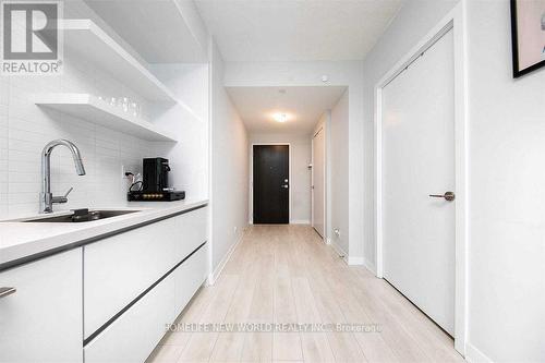 2806 - 2221 Yonge Street, Toronto, ON - Indoor Photo Showing Kitchen