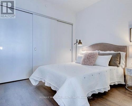 6008 - 1 Bloor Street, Toronto, ON - Indoor Photo Showing Bedroom