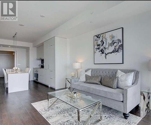 6008 - 1 Bloor Street, Toronto, ON - Indoor Photo Showing Living Room