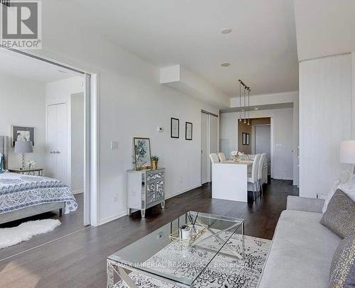 6008 - 1 Bloor Street, Toronto, ON - Indoor Photo Showing Living Room