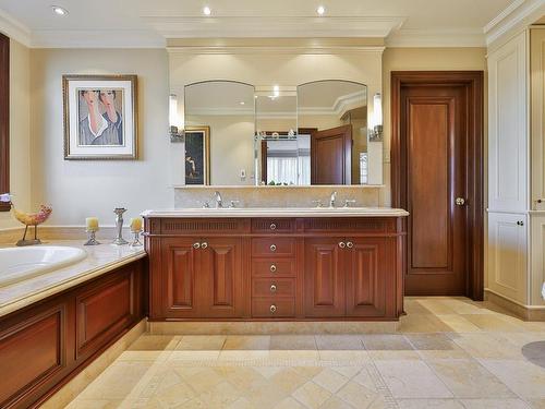 Salle de bains - 106 Av. De Mortlake, Saint-Lambert, QC - Indoor Photo Showing Bathroom