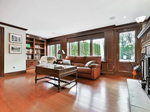 Salle familiale - 106 Av. De Mortlake, Saint-Lambert, QC - Indoor Photo Showing Living Room