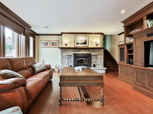 Salle familiale - 106 Av. De Mortlake, Saint-Lambert, QC - Indoor Photo Showing Living Room With Fireplace