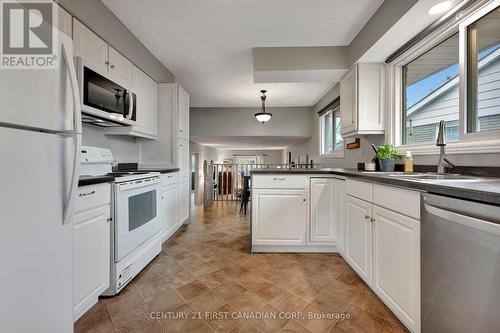 57 Hillier Crescent, Brantford, ON - Indoor Photo Showing Kitchen