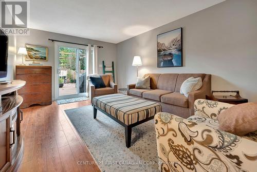 57 Hillier Crescent, Brantford, ON - Indoor Photo Showing Living Room