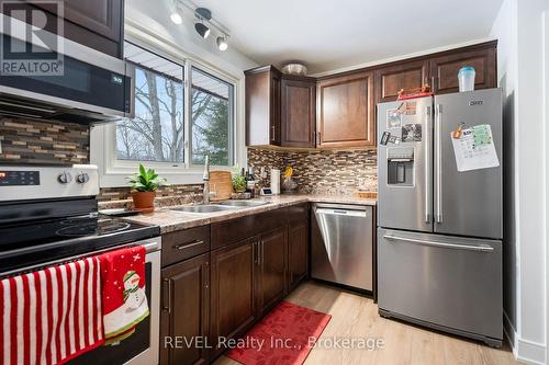 48 Valencourt Drive, Welland (767 - N. Welland), ON - Indoor Photo Showing Kitchen With Double Sink