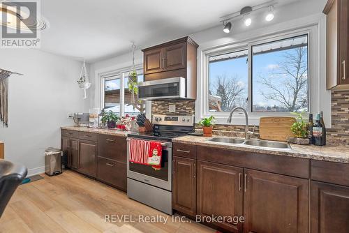 48 Valencourt Drive, Welland (767 - N. Welland), ON - Indoor Photo Showing Kitchen With Double Sink