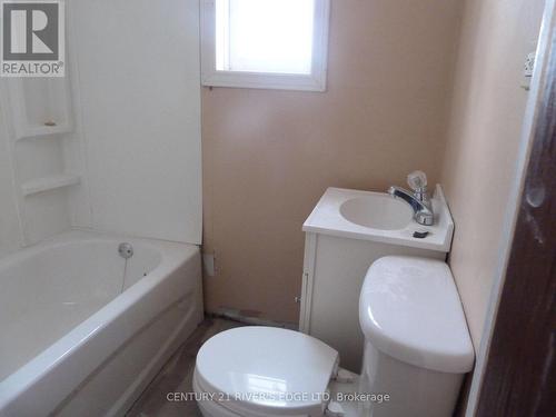 10680 Main Street, North Dundas, ON - Indoor Photo Showing Bathroom