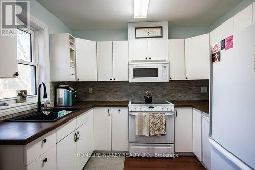 2340 Hyw 11 S, Oro-Medonte, ON - Indoor Photo Showing Kitchen