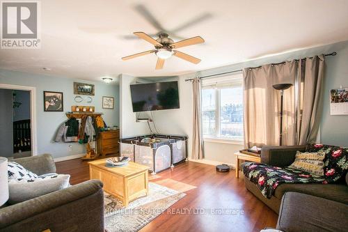 2340 Hyw 11 S, Oro-Medonte, ON - Indoor Photo Showing Living Room