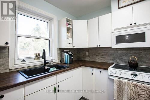 2340 Hyw 11 S, Oro-Medonte, ON - Indoor Photo Showing Kitchen With Double Sink