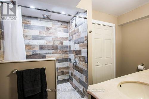 2340 Hyw 11 S, Oro-Medonte, ON - Indoor Photo Showing Bathroom