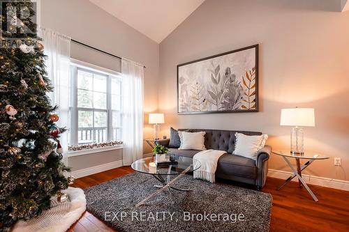 65 Buena Vista Drive, Orangeville, ON - Indoor Photo Showing Living Room