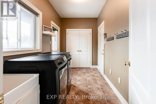 65 Buena Vista Drive, Orangeville, ON - Indoor Photo Showing Laundry Room