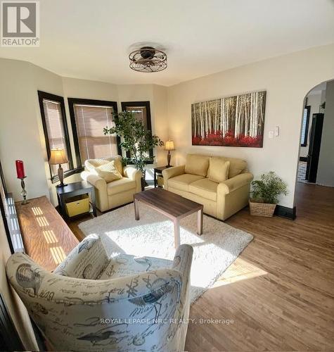 153 Kent Street, Port Colborne (878 - Sugarloaf), ON - Indoor Photo Showing Living Room