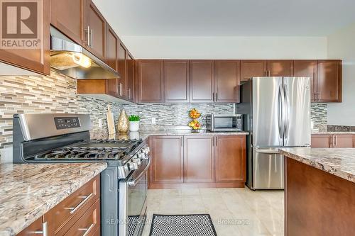 428 Dalgleish Trail, Hamilton, ON - Indoor Photo Showing Kitchen