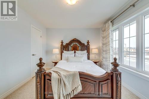 428 Dalgleish Trail, Hamilton, ON - Indoor Photo Showing Bedroom