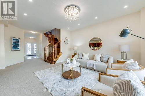 428 Dalgleish Trail, Hamilton, ON - Indoor Photo Showing Living Room