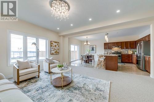 428 Dalgleish Trail, Hamilton, ON - Indoor Photo Showing Living Room