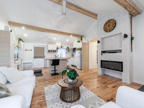 Vue d'ensemble - 181 34E Rue E., Venise-En-Québec, QC - Indoor Photo Showing Living Room With Fireplace