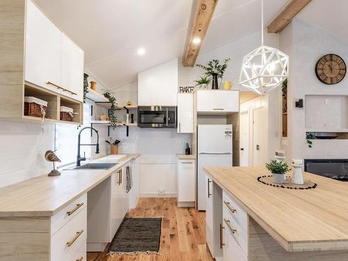 Cuisine - 181 34E Rue E., Venise-En-Québec, QC - Indoor Photo Showing Kitchen