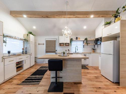 Cuisine - 181 34E Rue E., Venise-En-Québec, QC - Indoor Photo Showing Kitchen