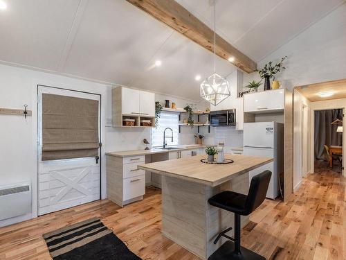 Cuisine - 181 34E Rue E., Venise-En-Québec, QC - Indoor Photo Showing Kitchen With Upgraded Kitchen