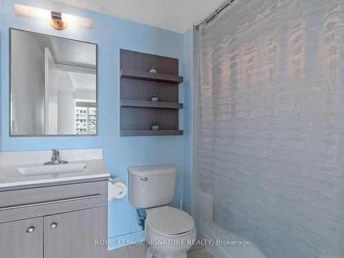 422-100 Western Battery Rd, Toronto, ON - Indoor Photo Showing Bathroom