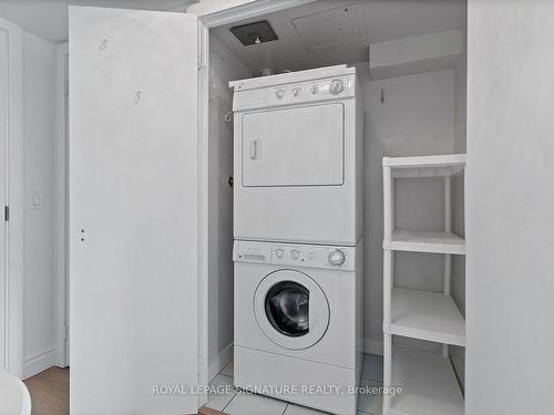 422-100 Western Battery Rd, Toronto, ON - Indoor Photo Showing Laundry Room