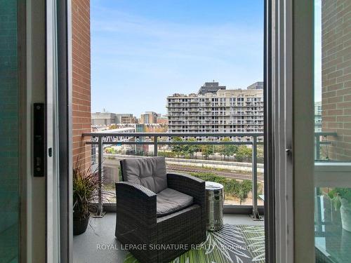 422-100 Western Battery Rd, Toronto, ON - Outdoor