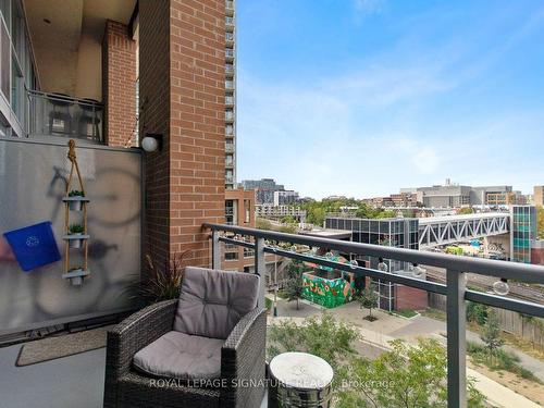 422-100 Western Battery Rd, Toronto, ON - Outdoor With Exterior