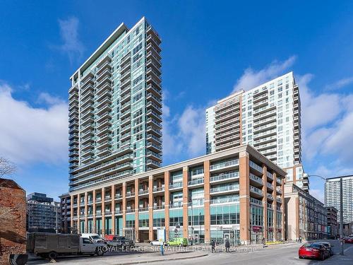 422-100 Western Battery Rd, Toronto, ON - Outdoor With Facade