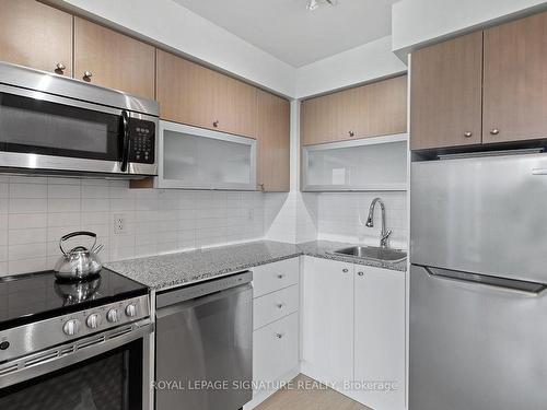 422-100 Western Battery Rd, Toronto, ON - Indoor Photo Showing Kitchen With Stainless Steel Kitchen With Upgraded Kitchen